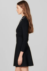Robe pull courte vintage à manches longues et revers perlés, coupe ajustée et évasée - Noir